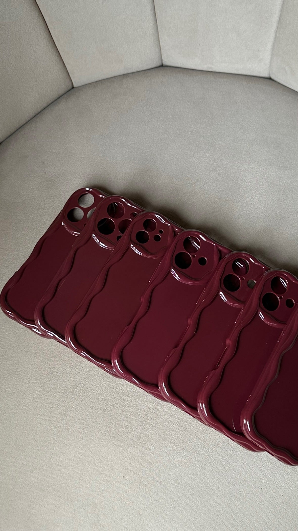 Burgundy 🍷Cherry Wavy Wine Case (FLAT 50% OFF)