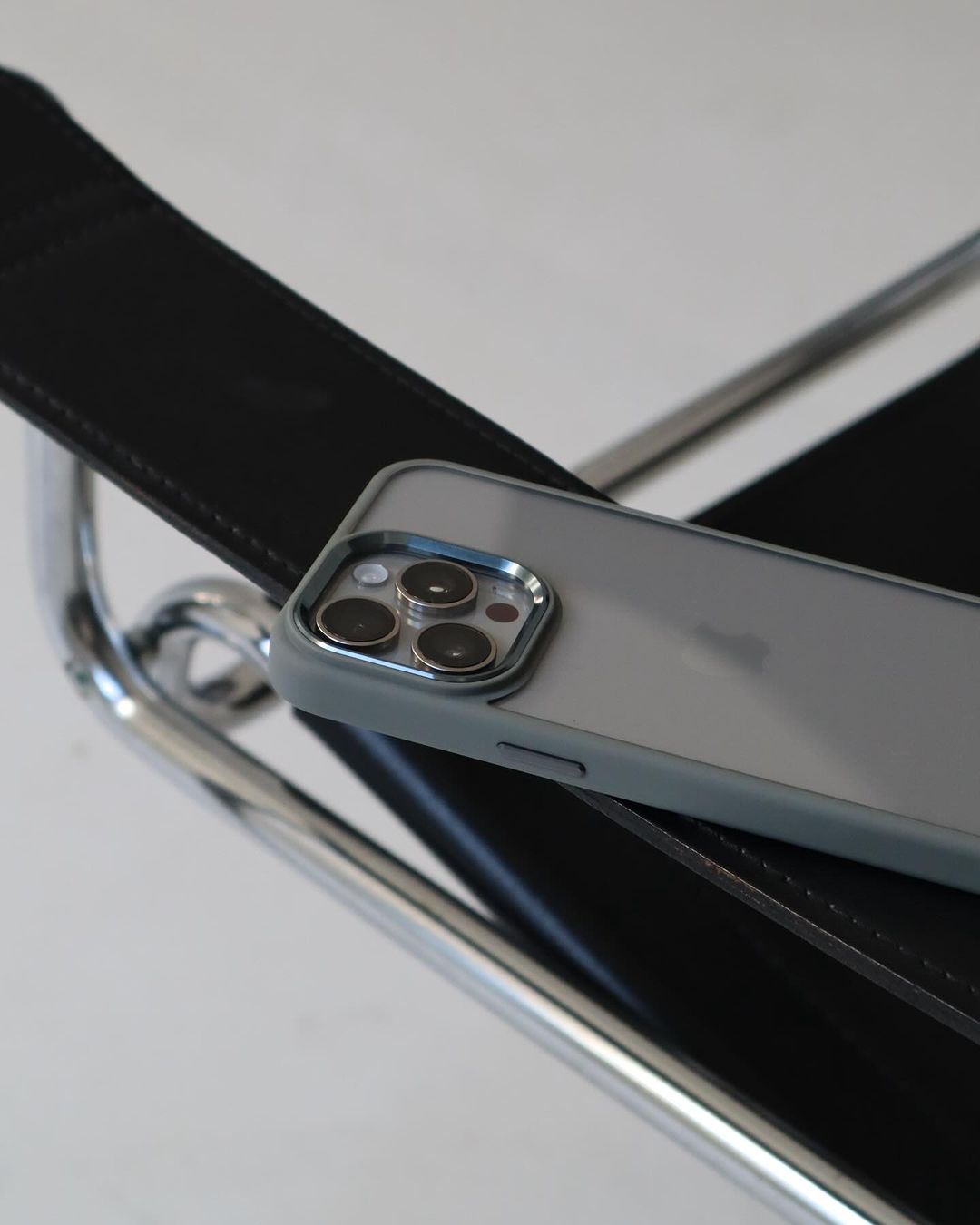 Airskin Bumper Border Case (Anti Yellow)